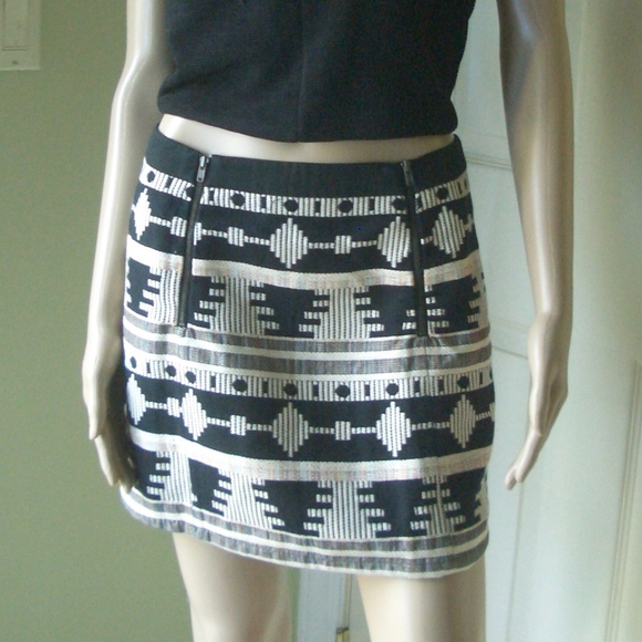 Topshop PETITE Dresses & Skirts - Topshop Petite tribal print zip front mini skirt 6